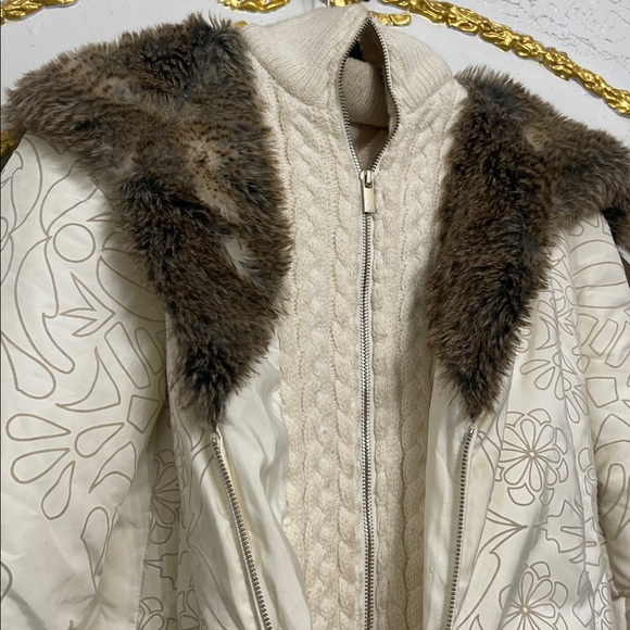 Desigual Puffer Coat Faux Fur Hood Cream Beige Size 36 | US 4-6 - Picture 3 of 8